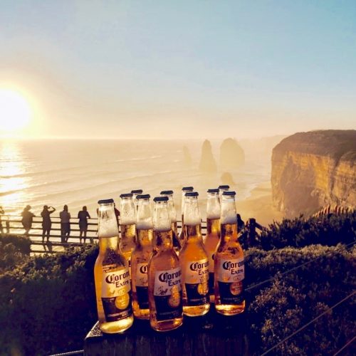 Biertje drinken tijdens de Go Wild Groepsreis