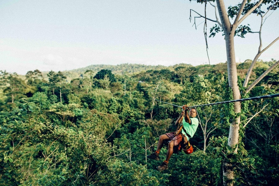 Zipline door het regenwoud met de Costa Rica Adventure Groepsreis