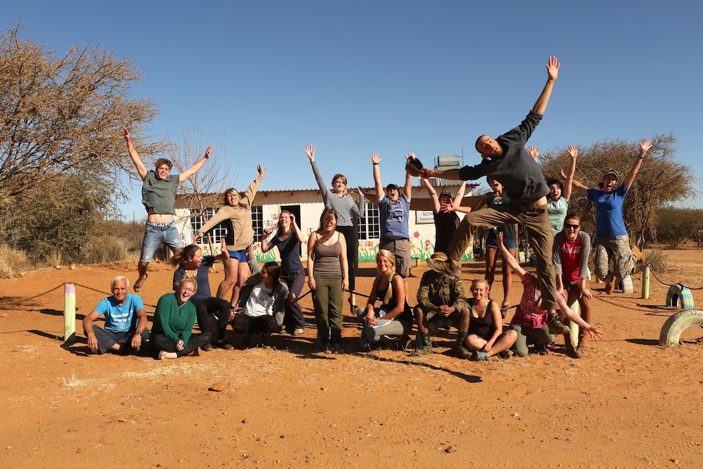 Groep vrijwilligers samen in Namibië