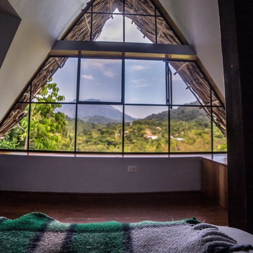 Slaapkamer met een geweldig uitzicht tijdens de groepsreis in Guatemala