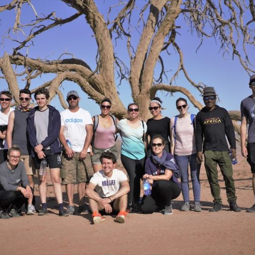 Dodevlei bezoeken tijdens jongerenreis in Namibie