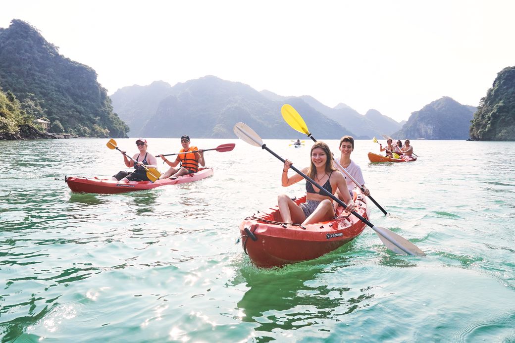 Ha Long Bay - Kayaking Friends
