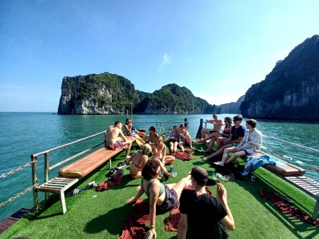 Groep op boot Zuidoost-Azie Groep op boot Zuidoost-Azie