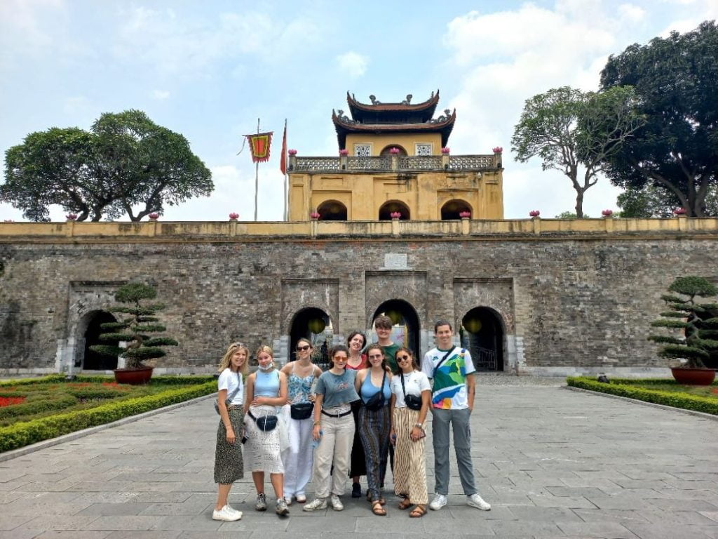 Groep voor tempel Zuidoost-Azie Adventure Groepsreis 2 Groep voor tempel Zuidoost-Azie Adventure Groepsreis 2