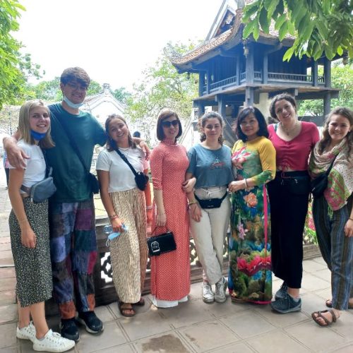 Groep voor tempel Zuidoost-Azie Adventure Groepsreis