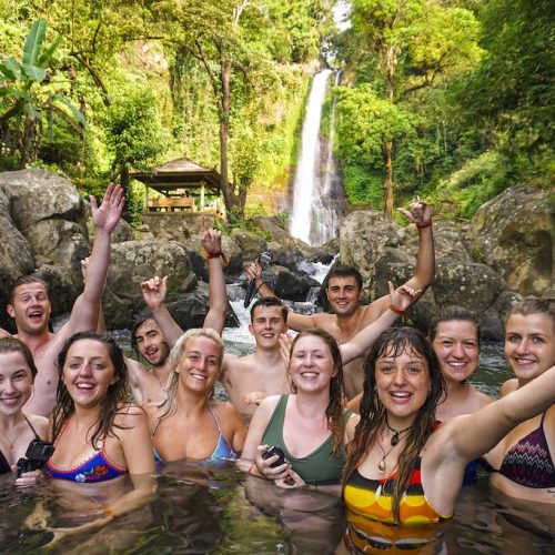 Gitgit Waterfall tijdens de Bali Dutchies groepsreis met Nederlandse jongeren
