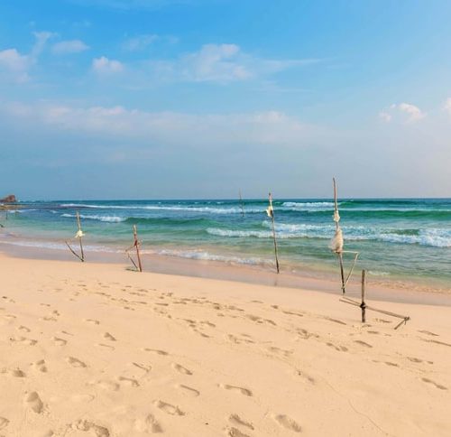 Strand op loopafstand van het surfkamp in Sri Lanka