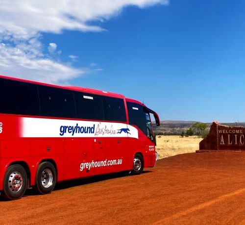 Greyhound bus transport tijdens Outback Ultimate