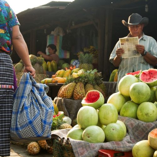 Guatemala Antigua Markt lokale vendor van watermeloen