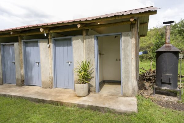 Badkamer en toiletten in safari kamp Kenia
