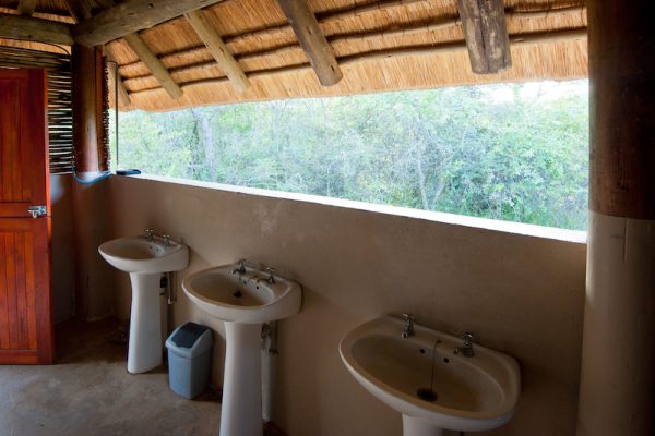Gezamelijke badkamer Karongwe