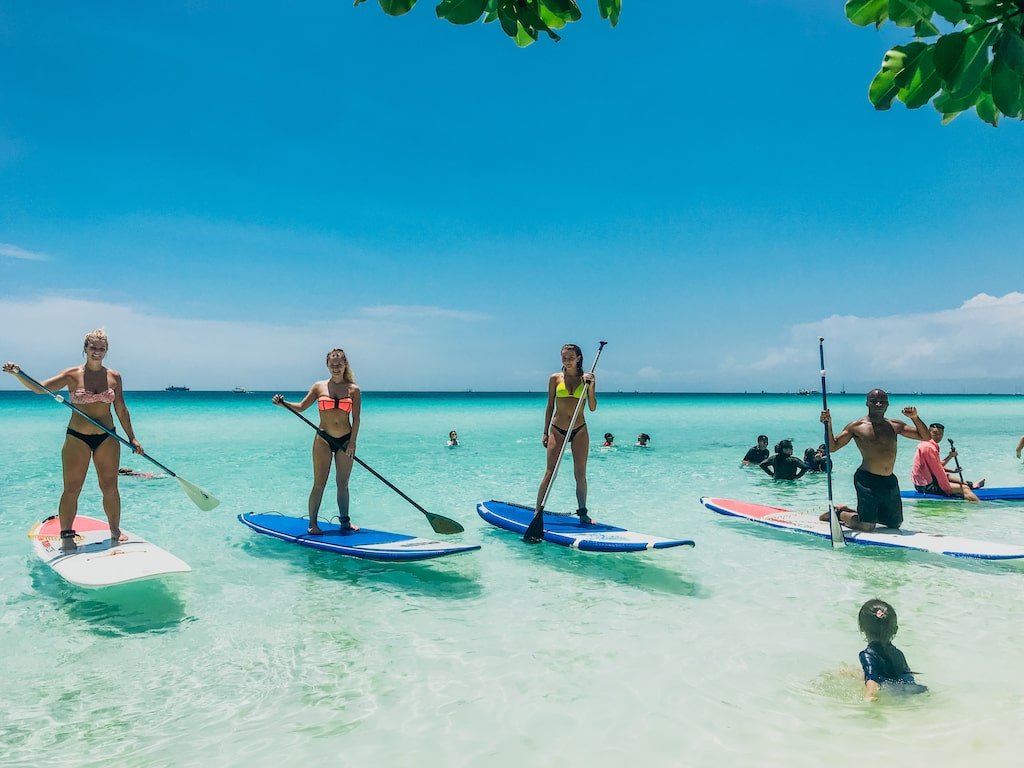 SUP-boarden in het kristalheldere water met de Filipijnen Premium Groepsreis SUP-boarden in het kristalheldere water met de Filipijnen Premium Groepsreis