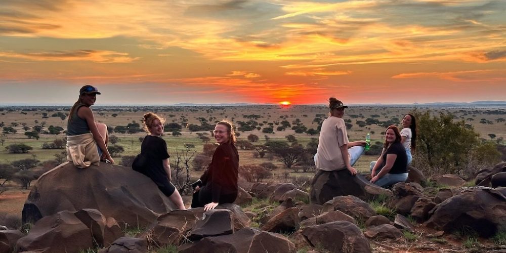 Geniet van zonsondergang in Zuid-Afrika