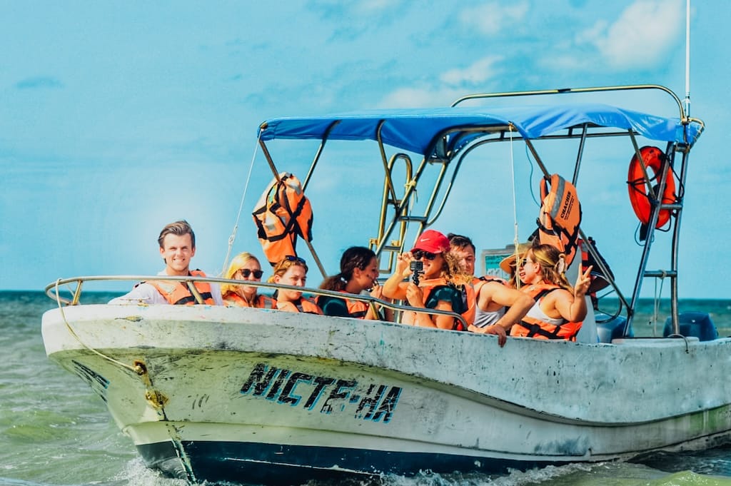 Boottocht maken tijdens de Mexico Yucatan Groepsreis Boottocht maken tijdens de Mexico Yucatan Groepsreis