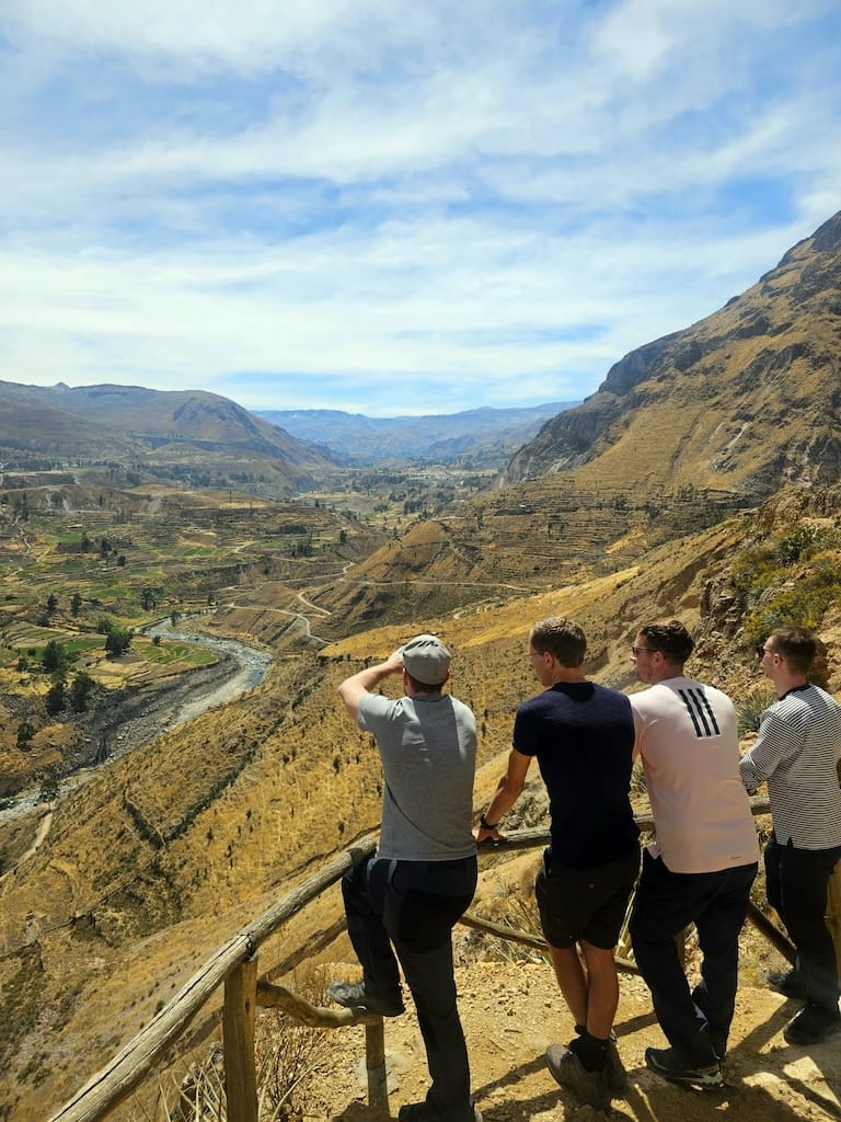 Groep jongvolwassenen in Peru en Bolivia Groep jongvolwassenen in Peru en Bolivia