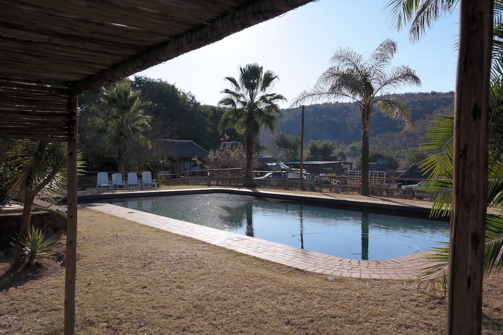 Zwembad bij het vrijwilligershuis Zwembad bij het vrijwilligershuis