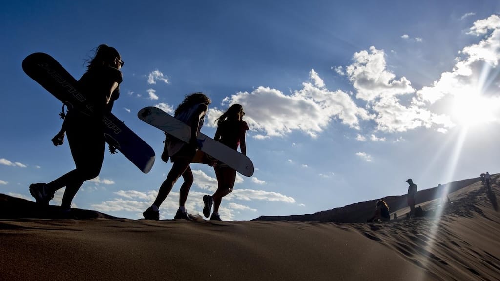 Atacama Desert zandboarden tijdens Zuid-Amerika groepsreis Atacama Desert zandboarden tijdens Zuid-Amerika groepsreis