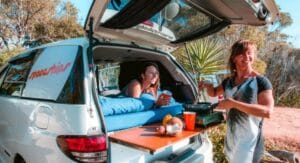 Alpha budget campervan Spaceships keukentje