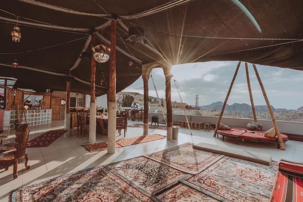 Overnacht in het Nomads Hotel in Petra