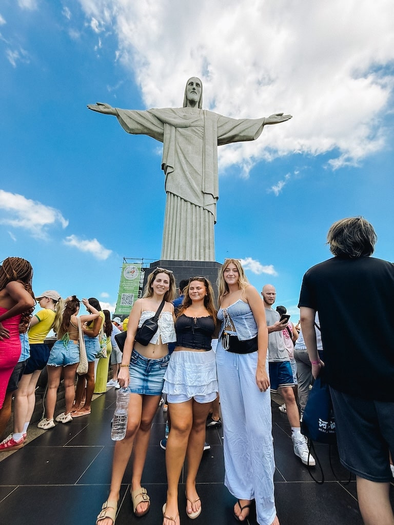 Christus de Verlosser Beeld Groep Reizigers Christus de Verlosser Beeld Groep Reizigers
