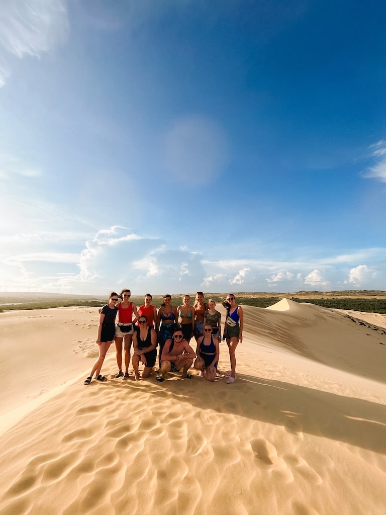 Groepsfoto Zandboarden in Mui Ne Groepsfoto Zandboarden in Mui Ne