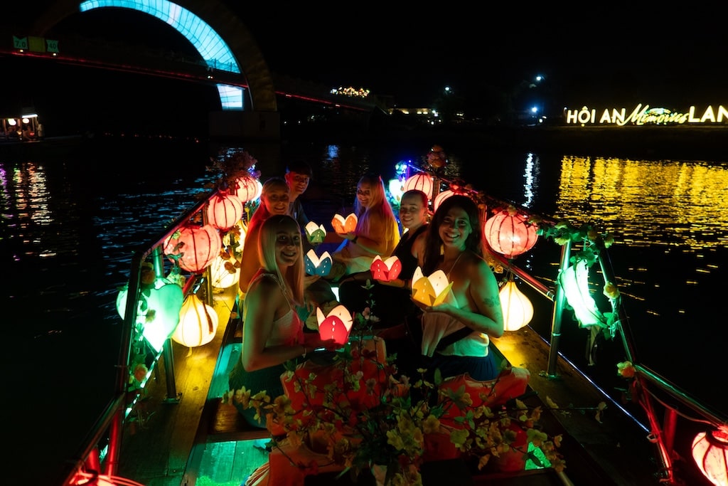 Kaarsje branden in de Hoi An River Kaarsje branden in de Hoi An River