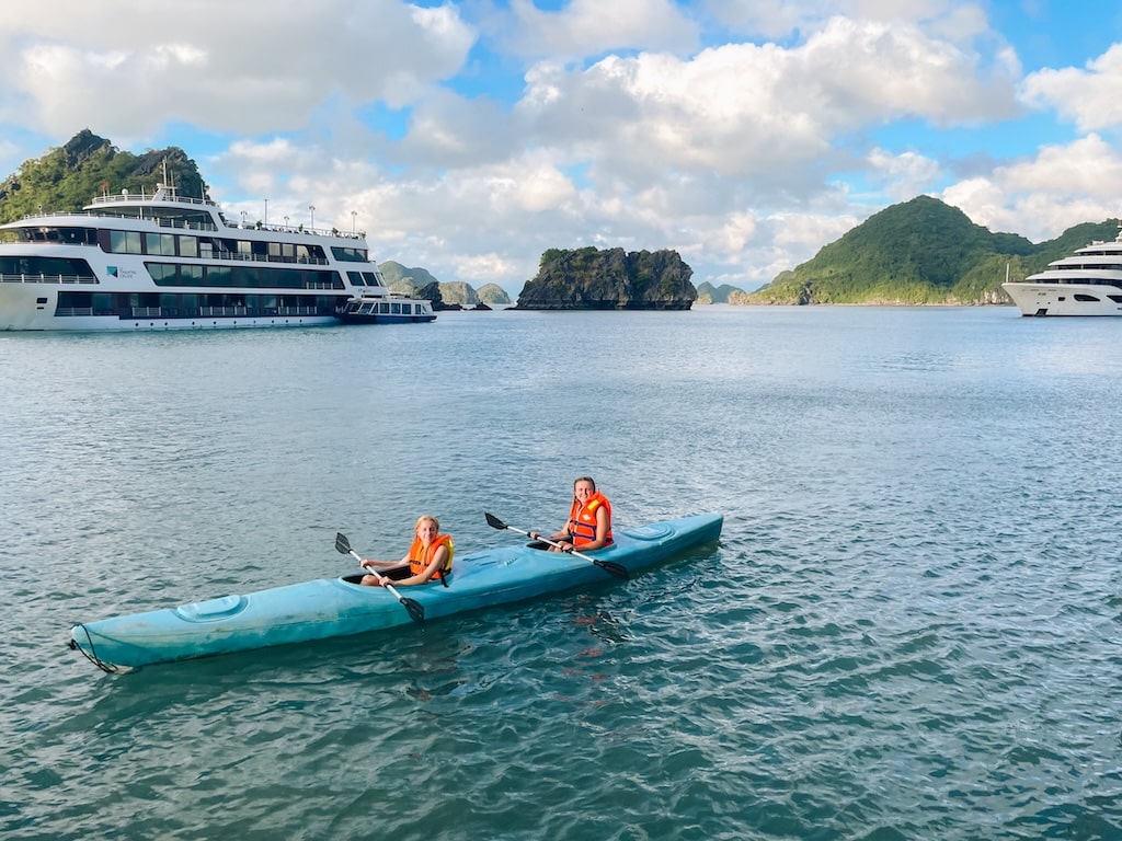 Kajakken bij Cat Ba Kajakken bij Cat Ba