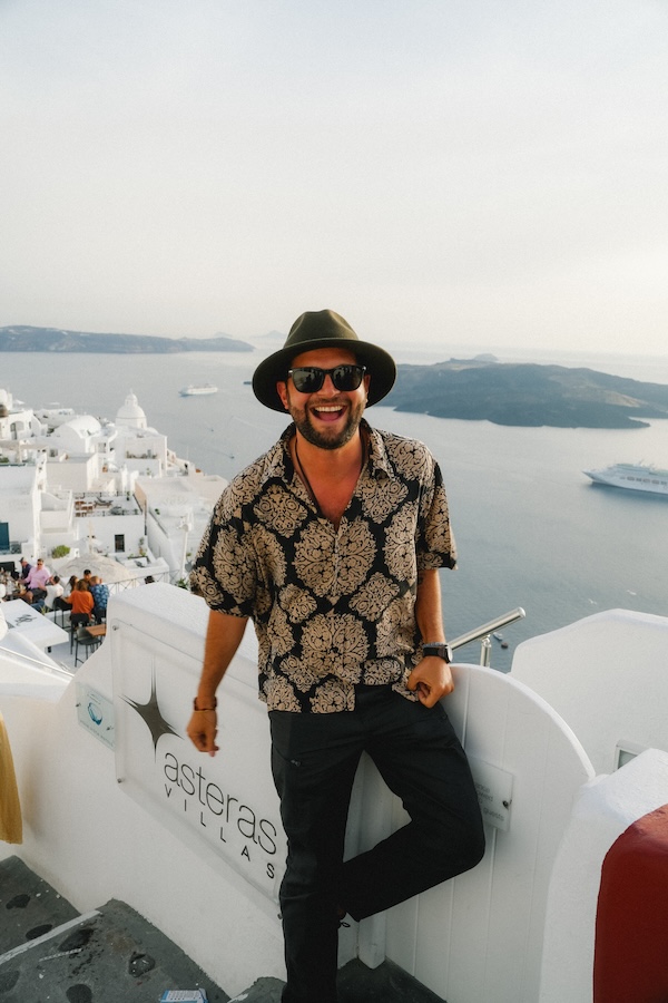 Een van de reisleiders voor de Griekenland groepsreizen Een van de reisleiders voor de Griekenland groepsreizen