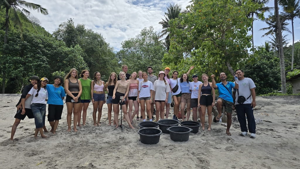 Groepsfoto op Nusa Penida