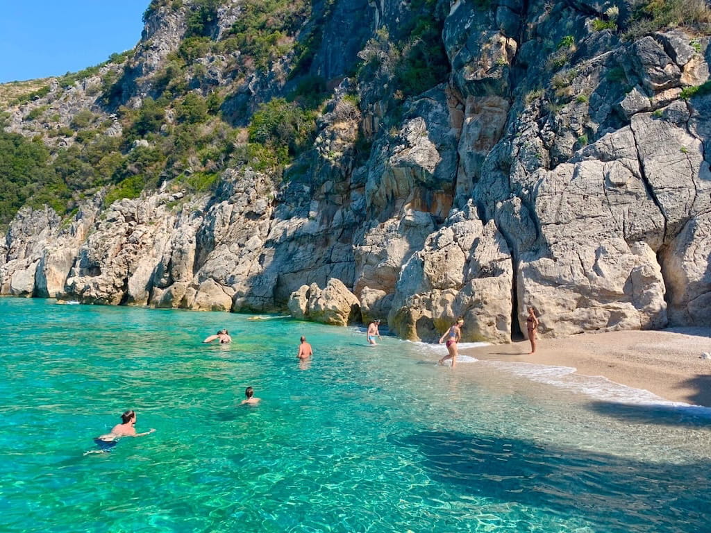 Himare boot trip strand Himare boot trip strand