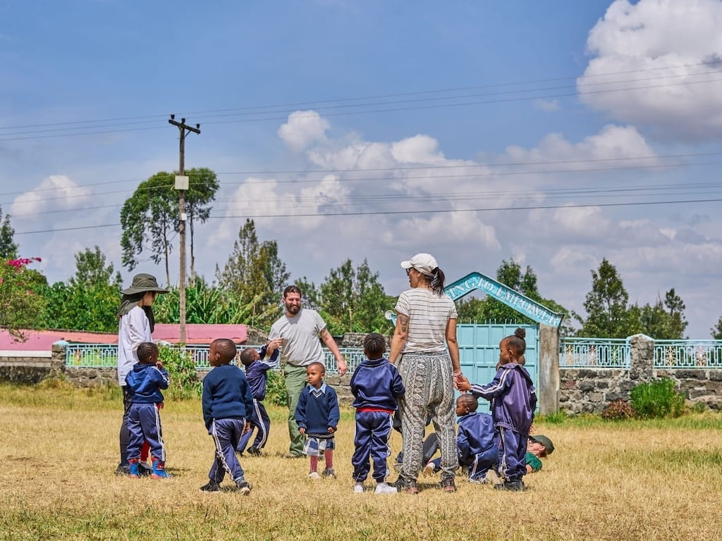 Buiten spelen met de kinderen in Nakuru Buiten spelen met de kinderen in Nakuru