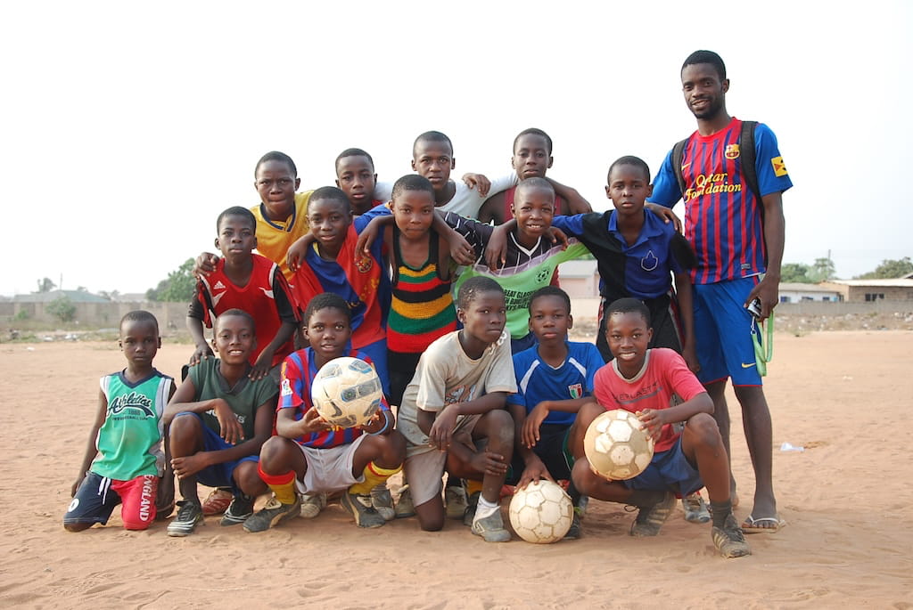 Groepsfoto van lokale scholieren in Ghana Groepsfoto van lokale scholieren in Ghana