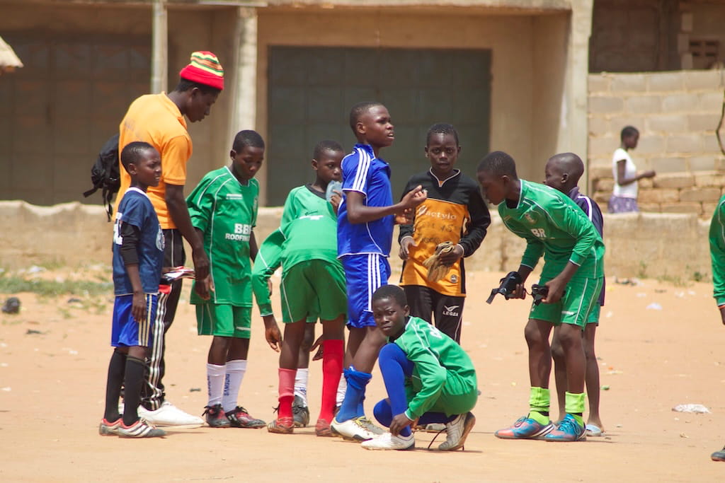Klaarmaken voor een sportwedstrijd in Ghana Klaarmaken voor een sportwedstrijd in Ghana