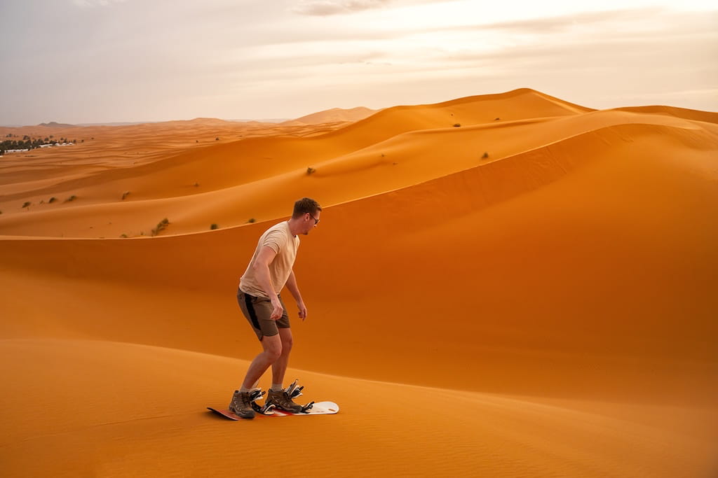 Zandboarden in de Sahara Zandboarden in de Sahara