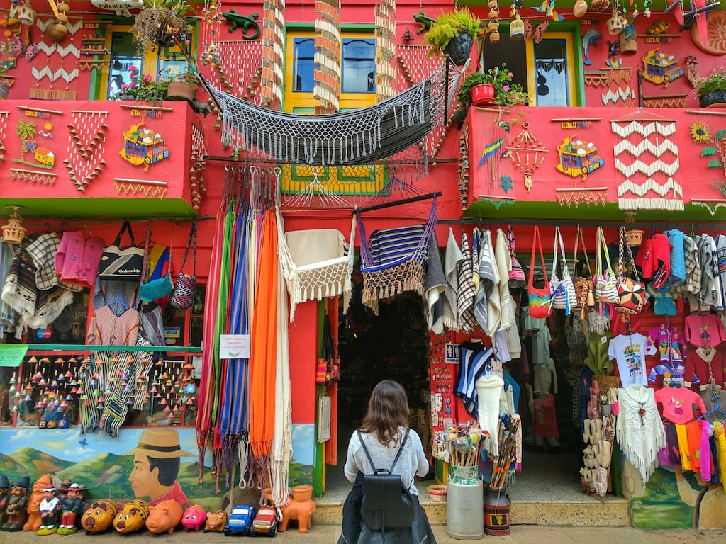 Kleurrijke markt bezoeken in Colombia