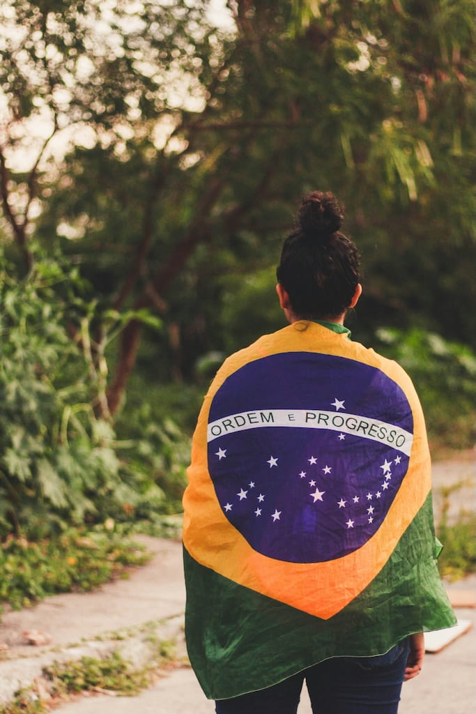 Reiziger met Braziliaanse vlag